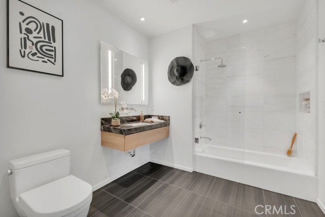 1030 N Kings RD Unit: 201