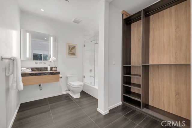 1030 N Kings RD Unit: 201