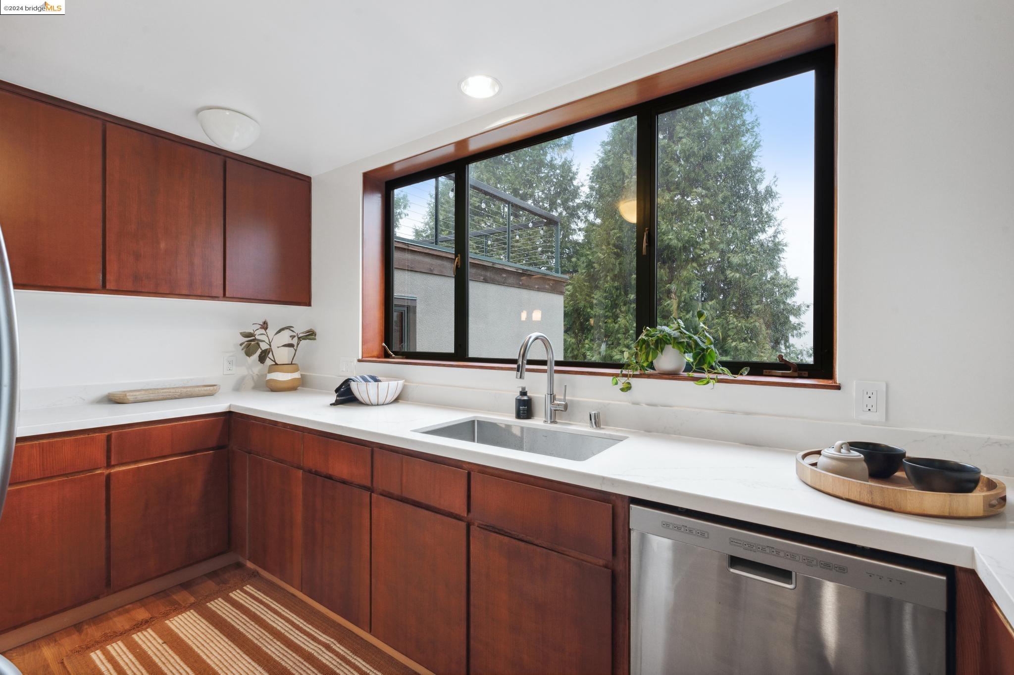 5871 Skyline Boulevard
