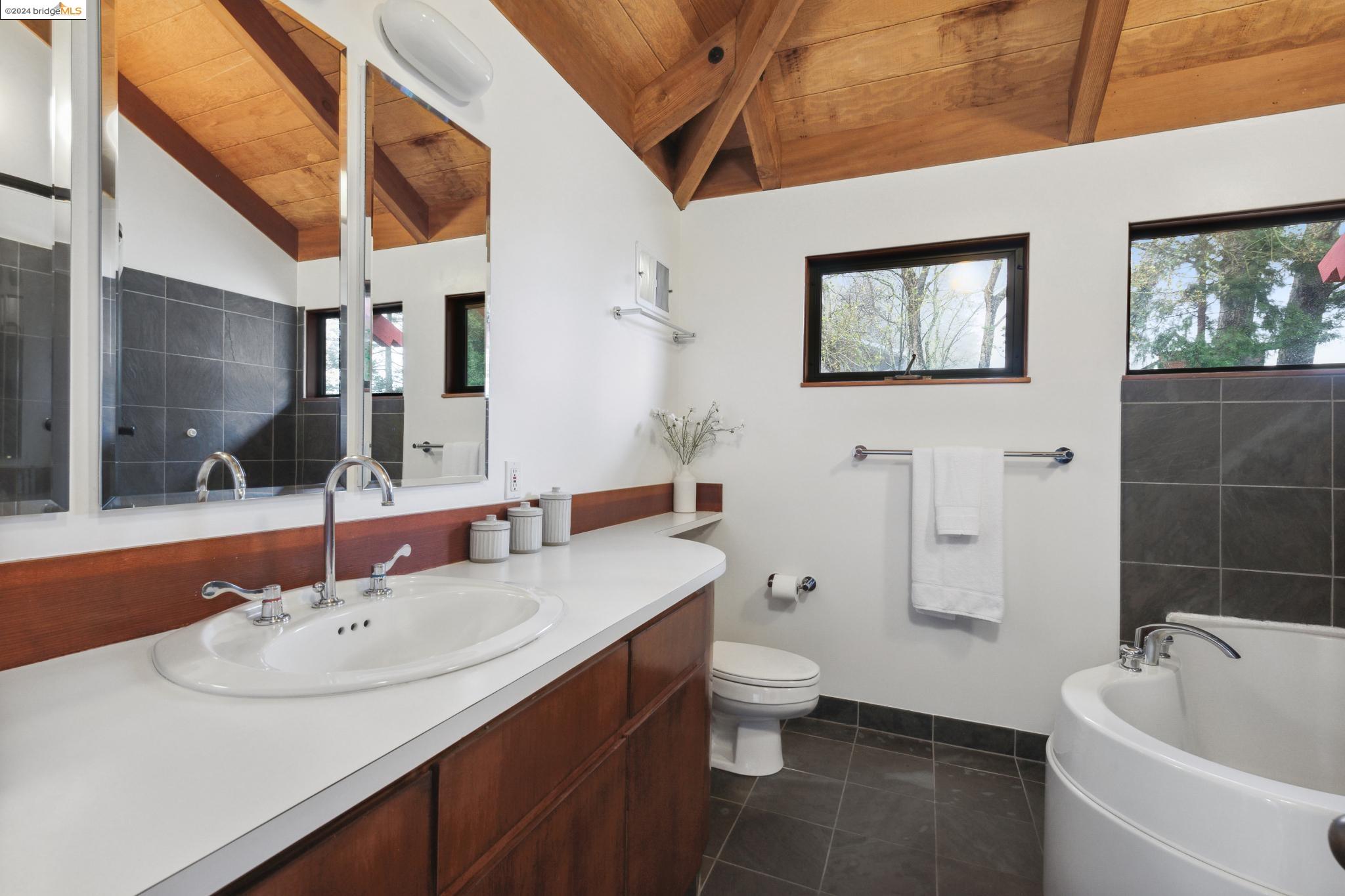 5871 Skyline Boulevard