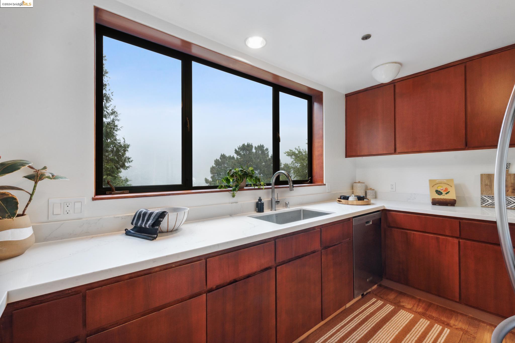 5871 Skyline Boulevard