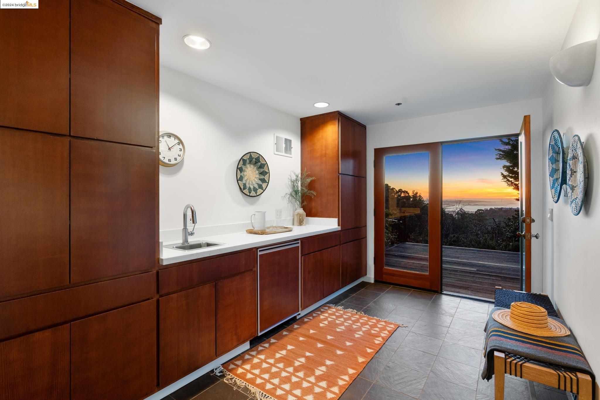 5871 Skyline Boulevard
