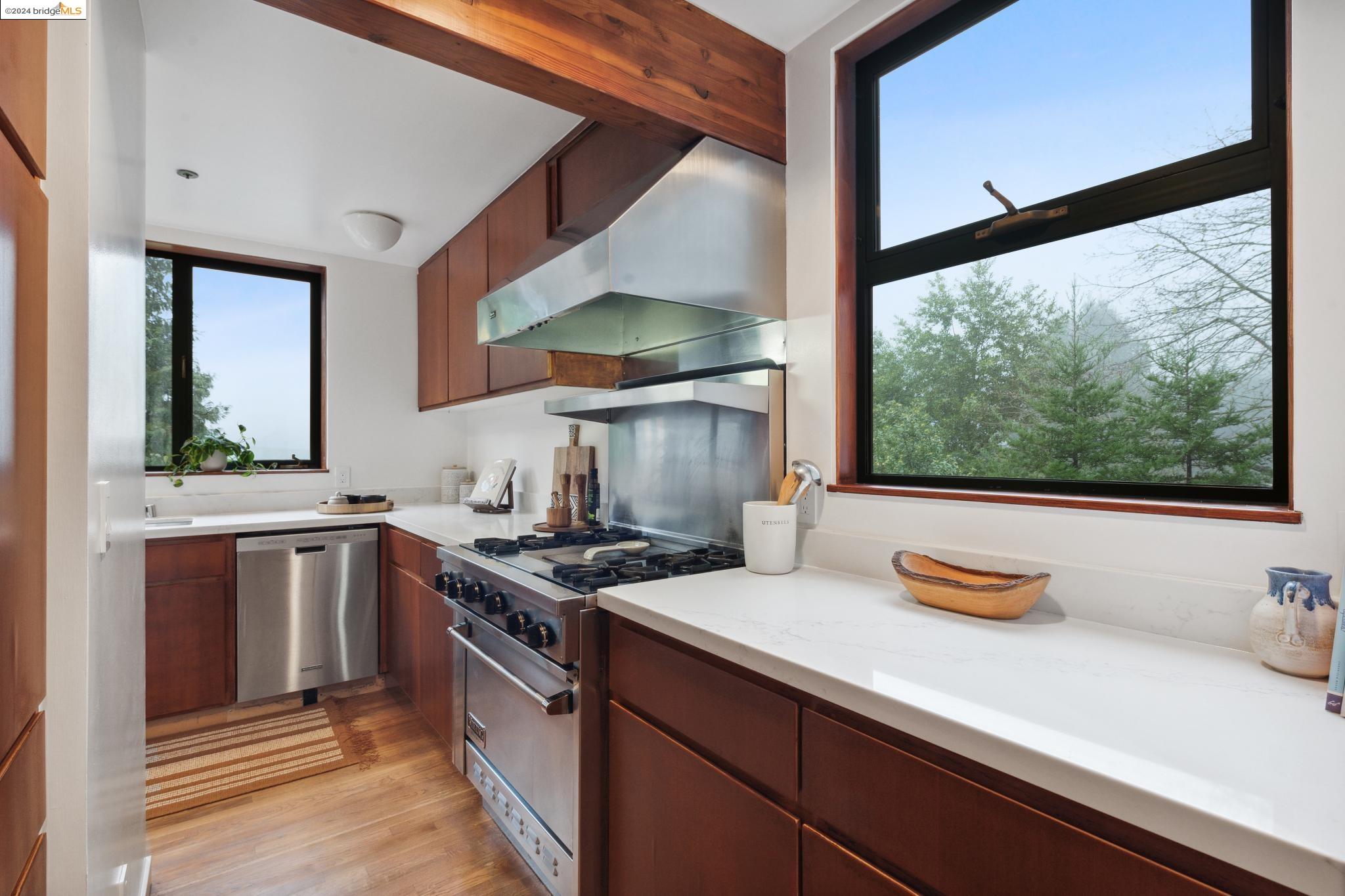 5871 Skyline Boulevard
