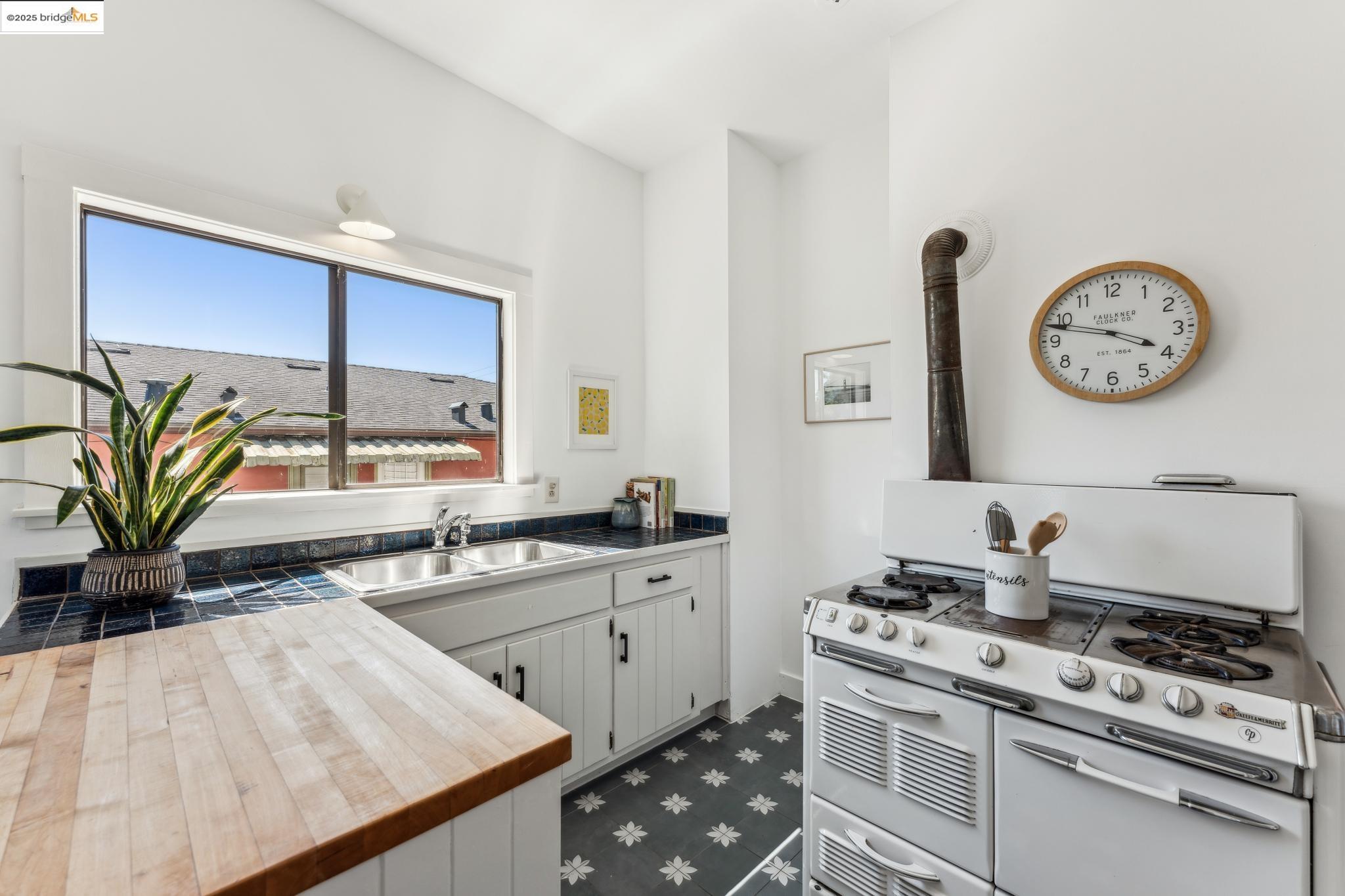 1734 Delaware Street