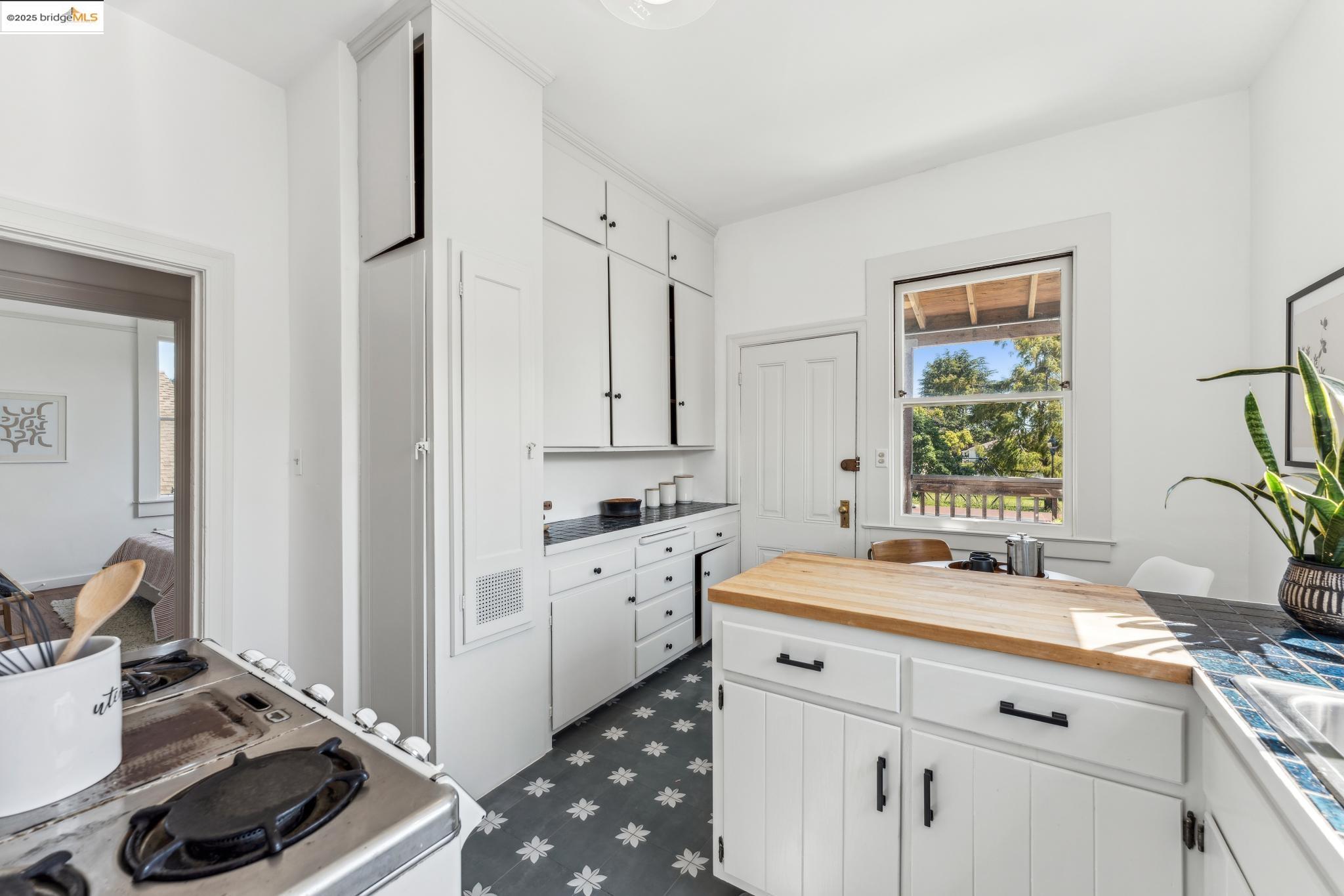 1734 Delaware Street