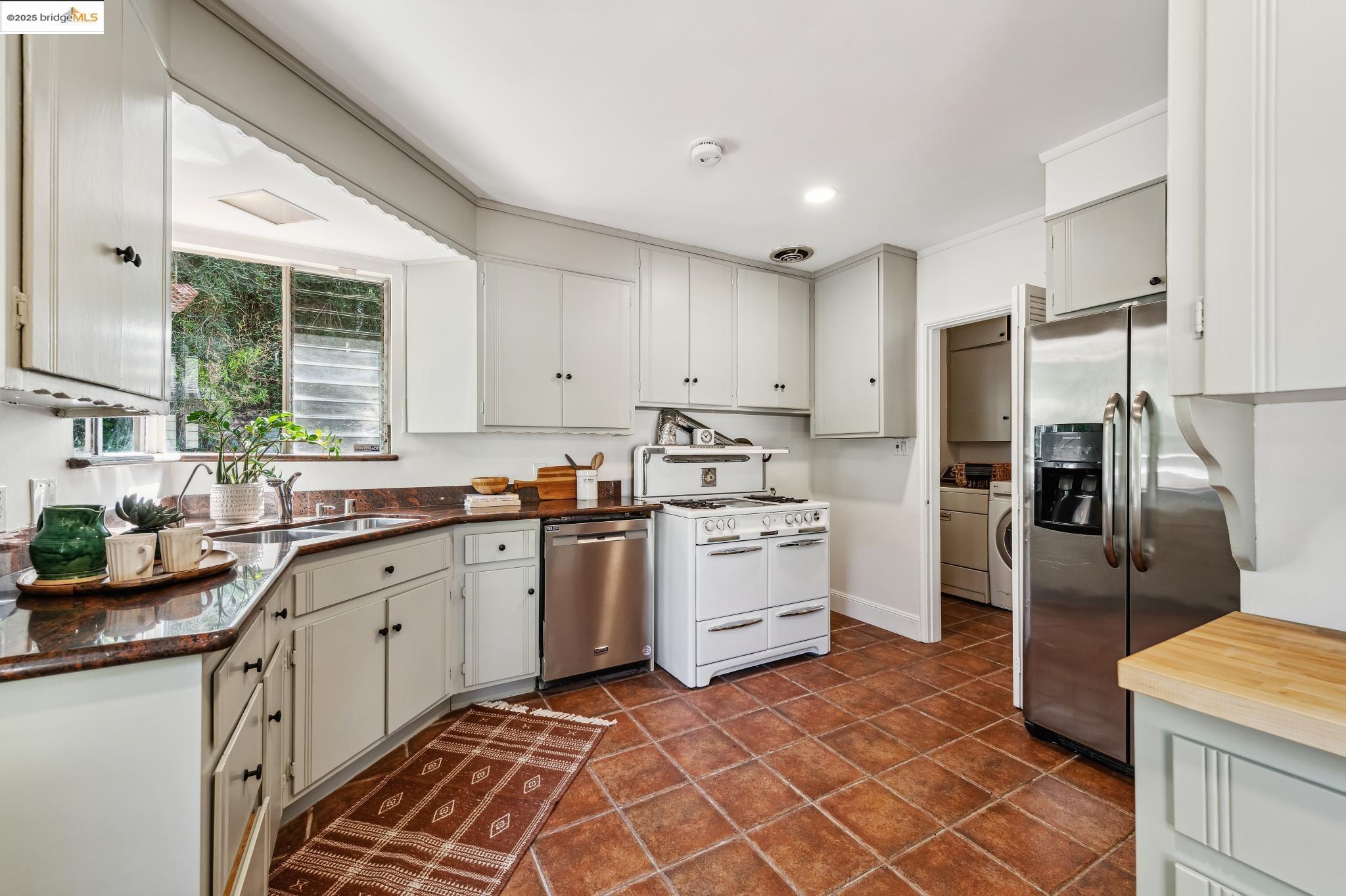5625 Snake Road