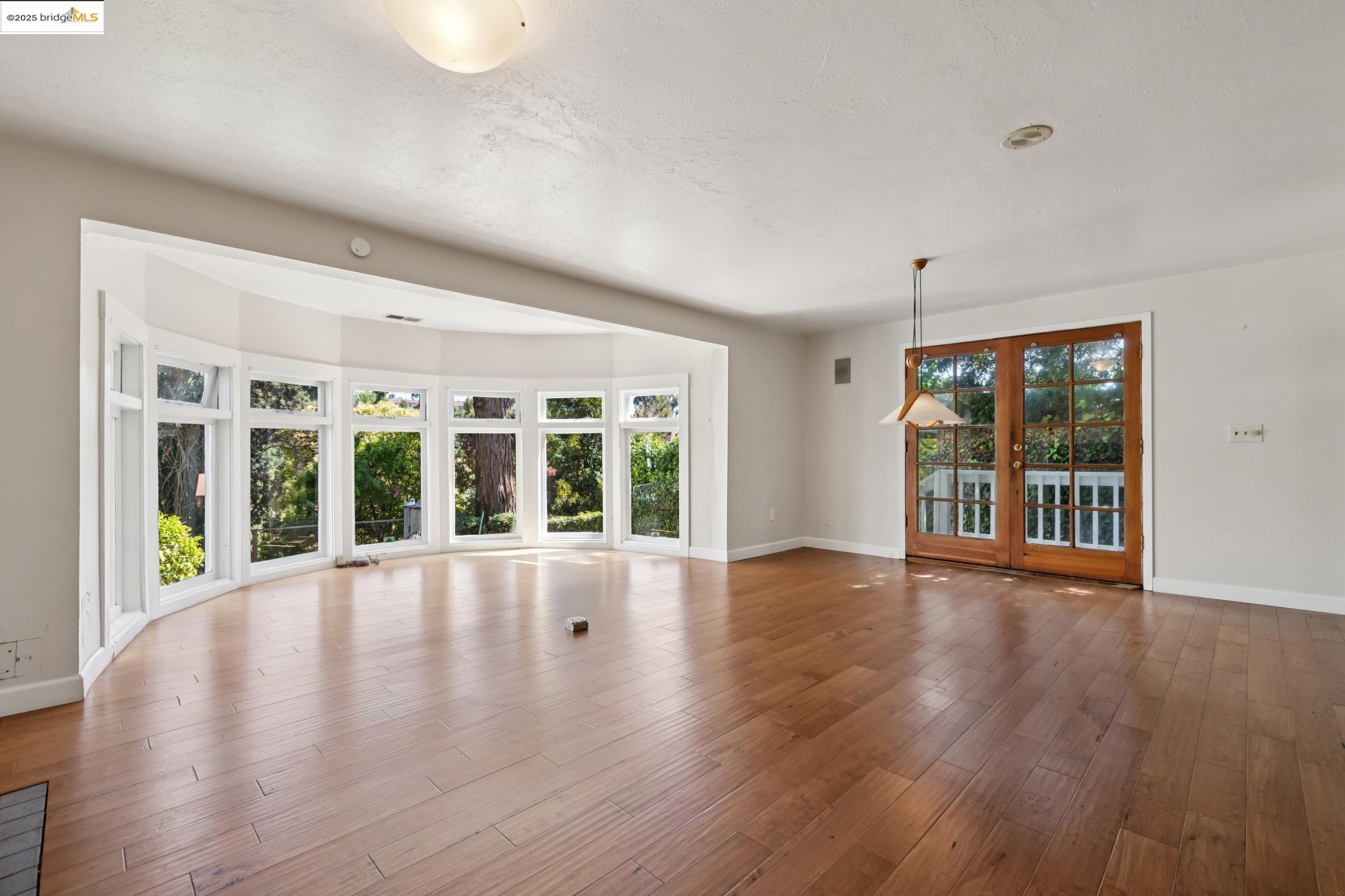 757 Santa Ray Avenue