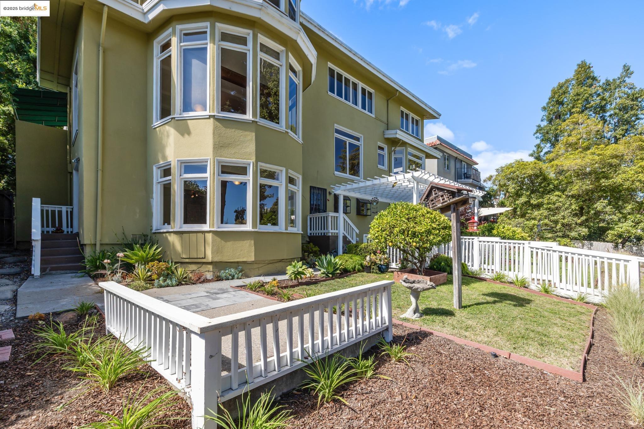 757 Santa Ray Avenue