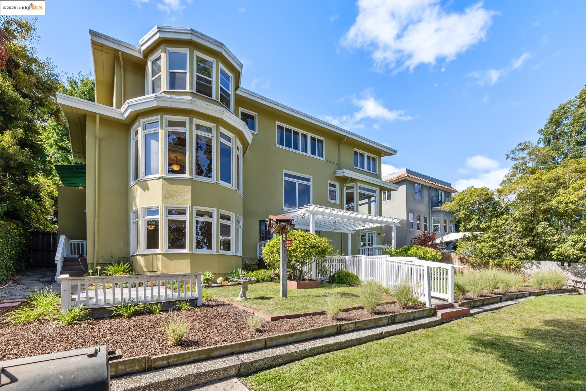 757 Santa Ray Avenue