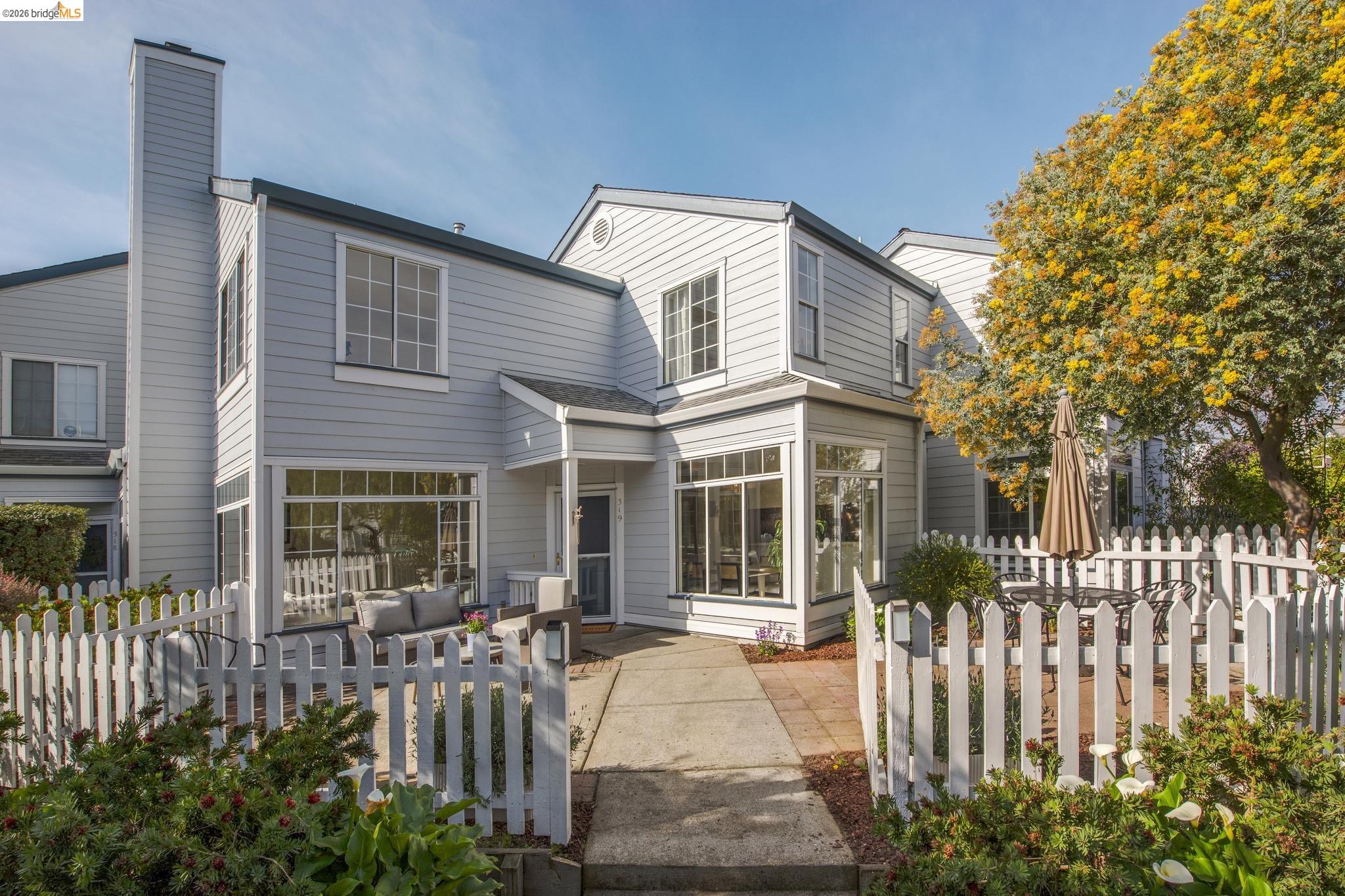 319 Commodore Drive