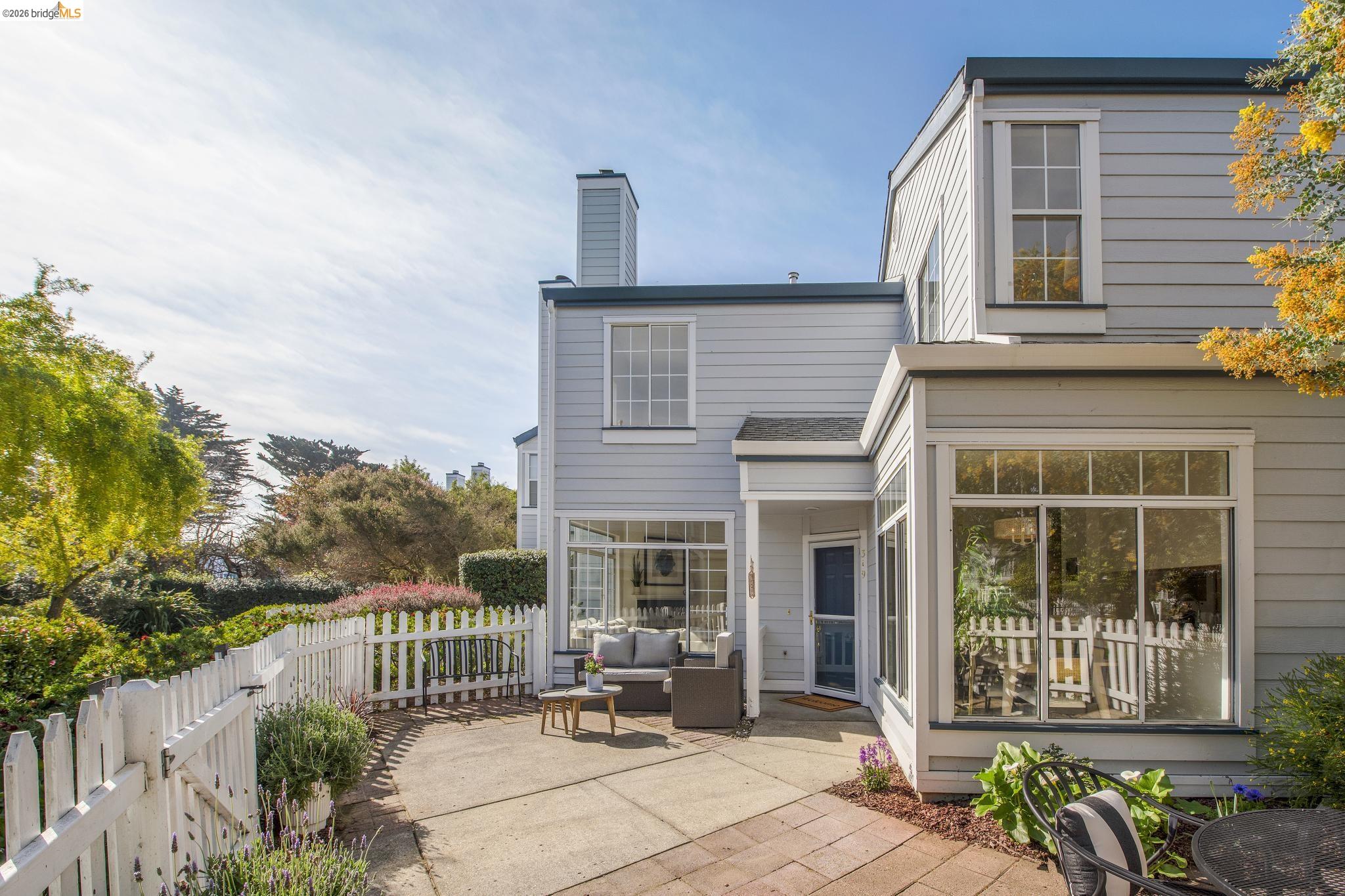 319 Commodore Drive