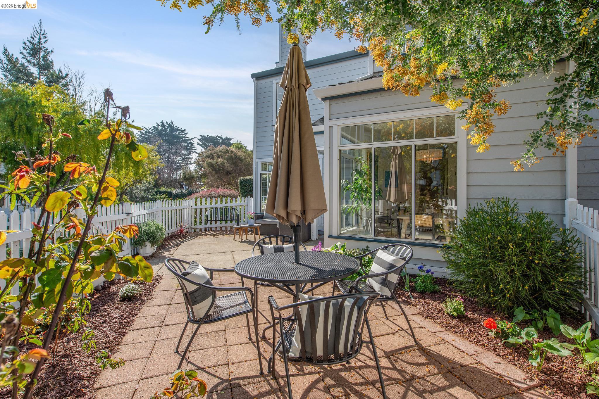 319 Commodore Drive