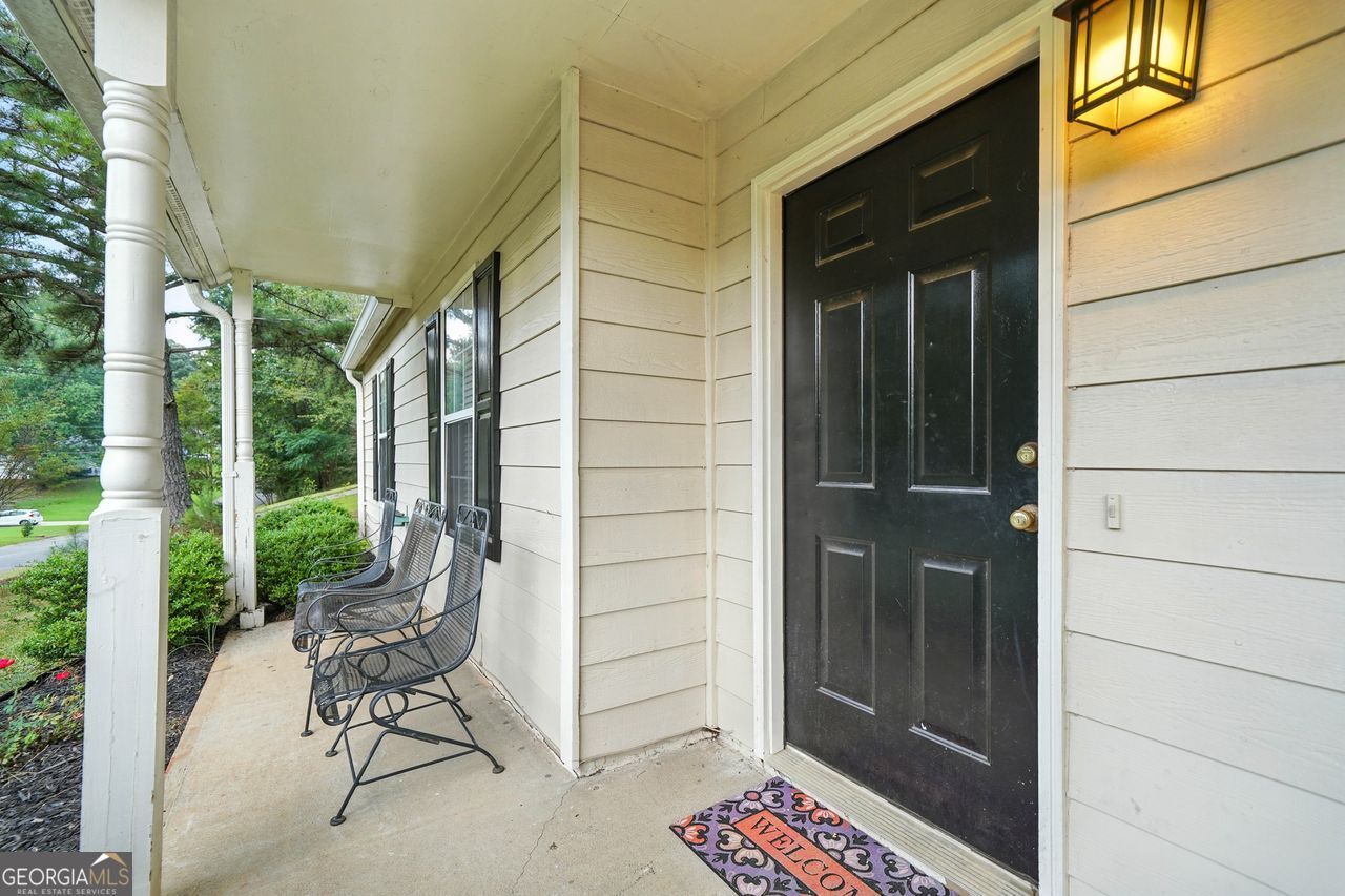 502 E Lake Court