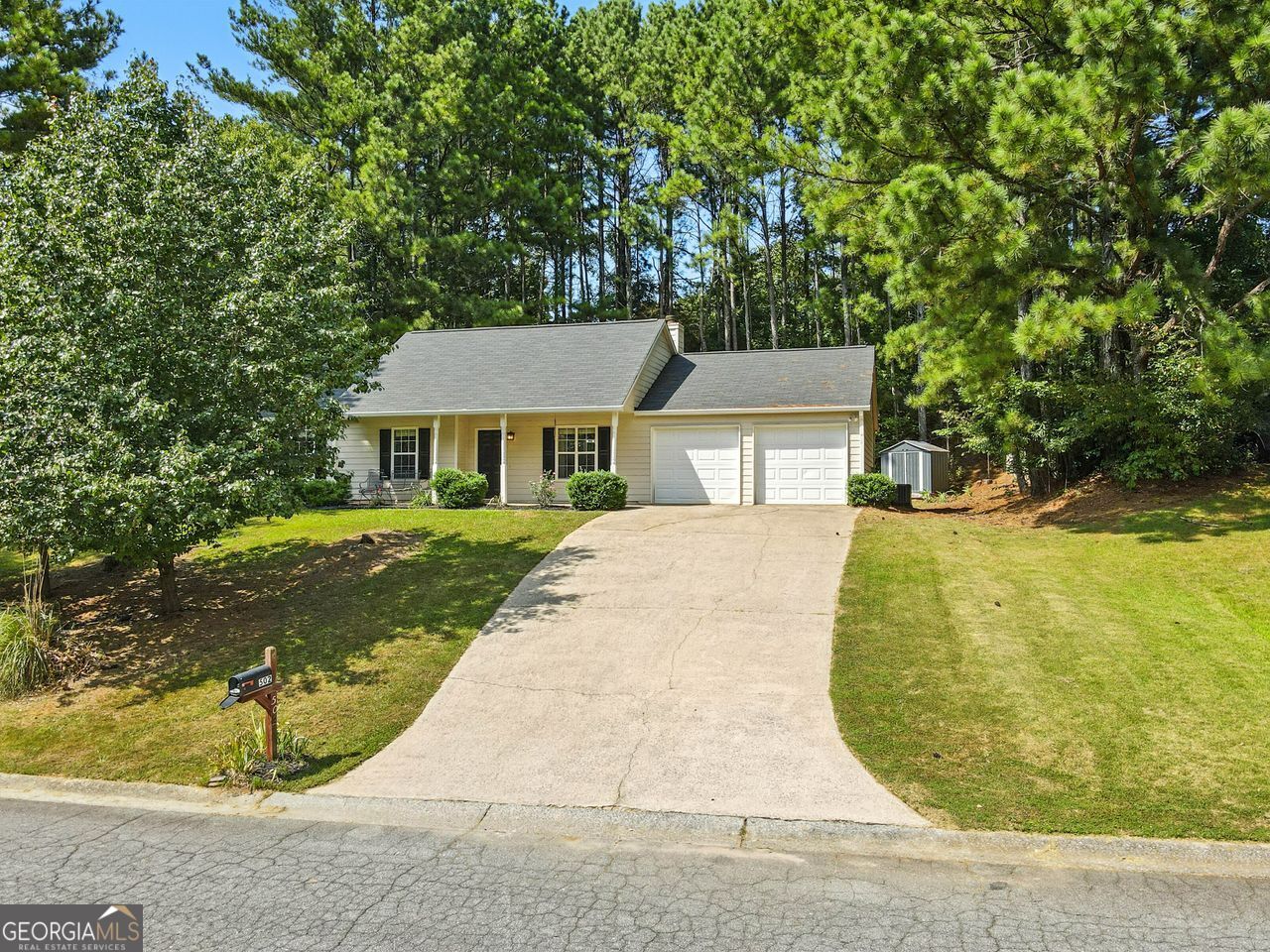 502 E Lake Court