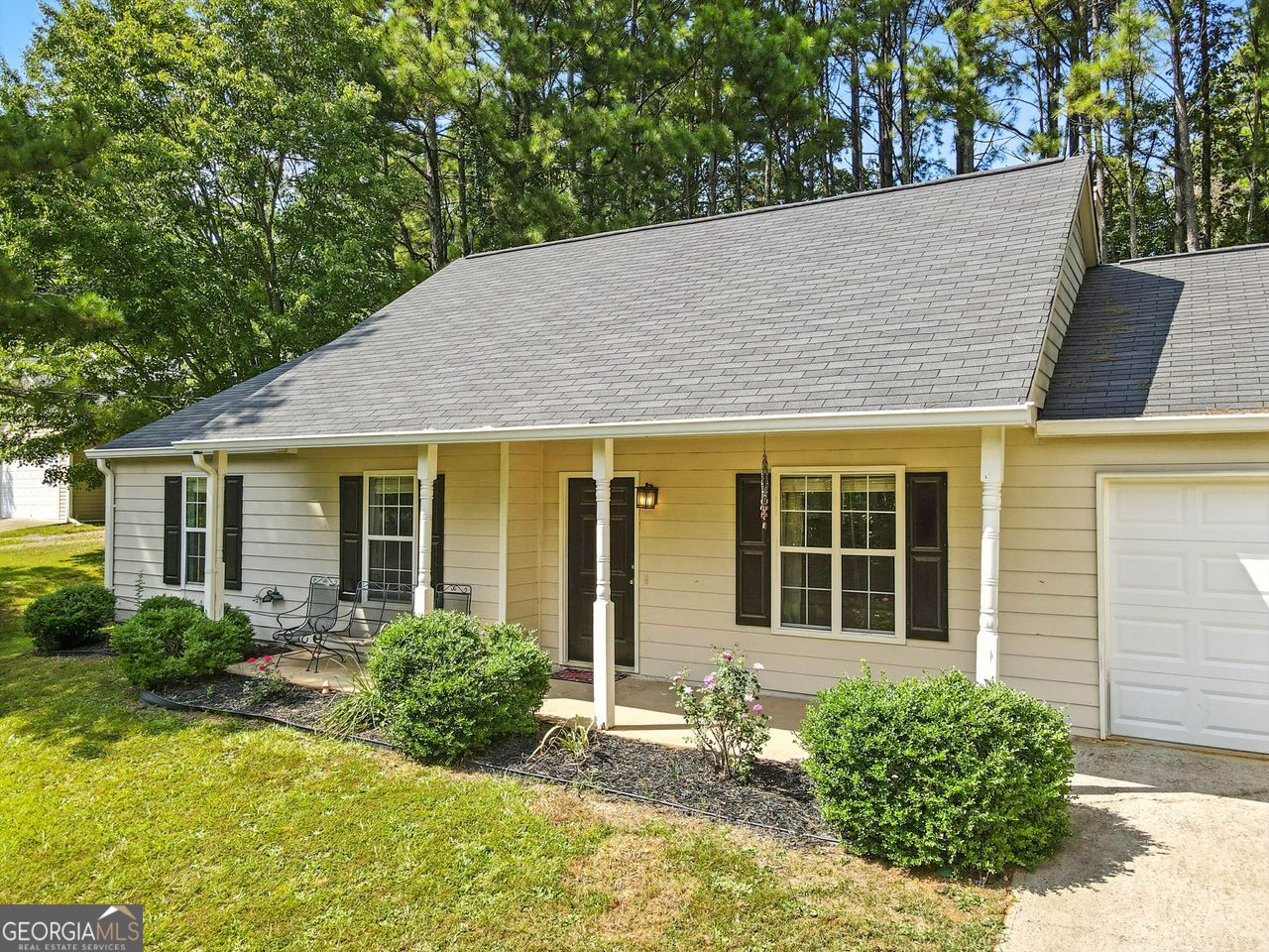 502 E Lake Court