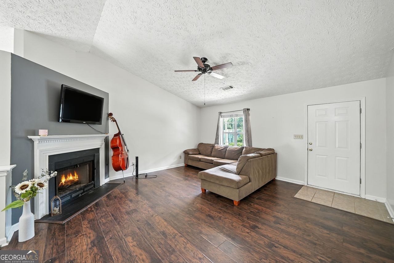 502 E Lake Court