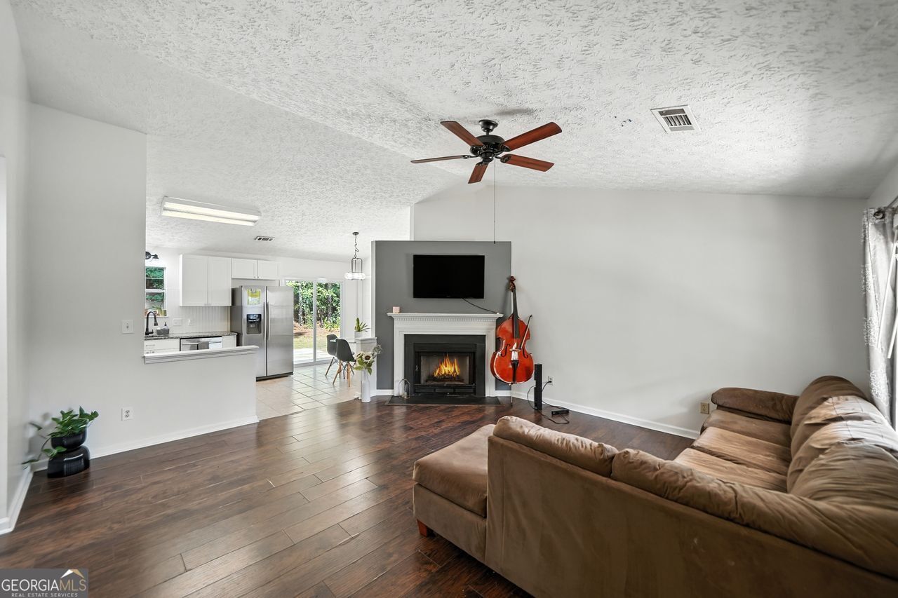 502 E Lake Court