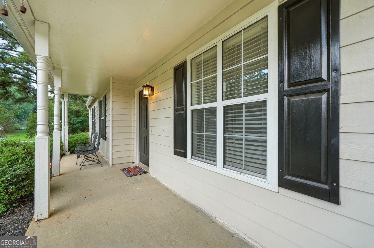 502 E Lake Court