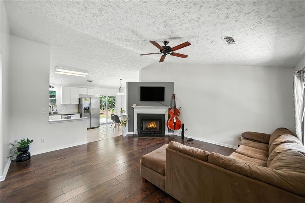502 E Lake Court