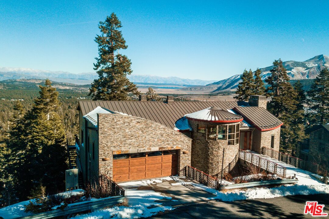37 Bridges Ln
