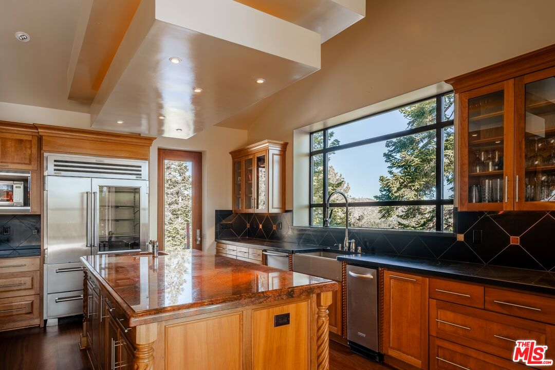 37 Bridges Ln