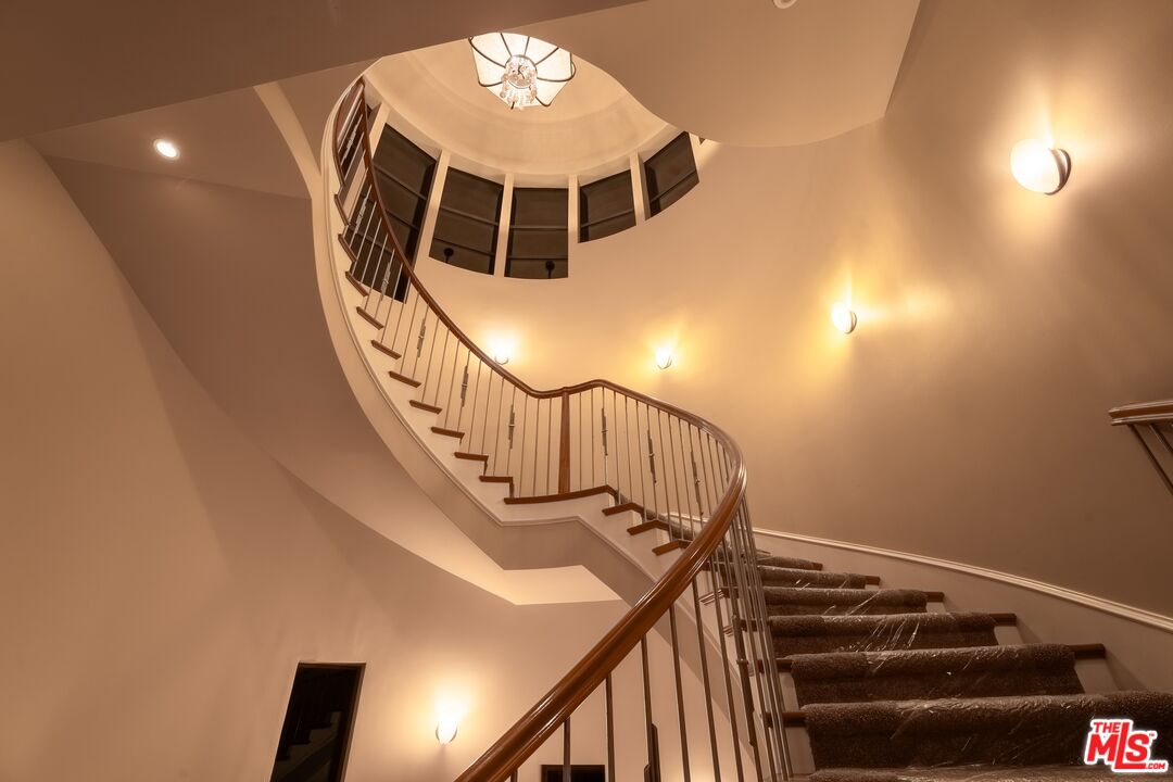 37 Bridges Ln