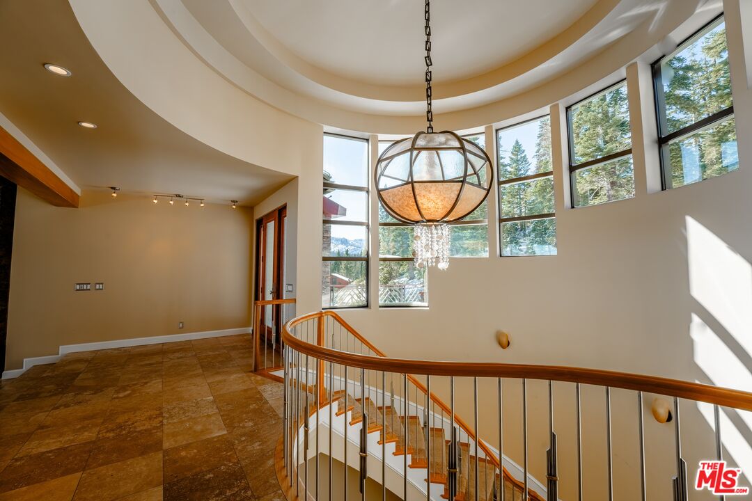 37 Bridges Ln
