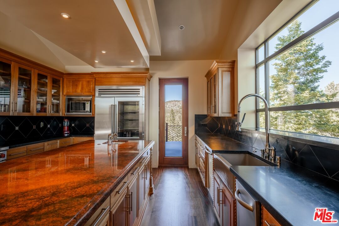 37 Bridges Ln