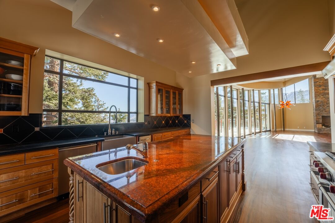 37 Bridges Ln