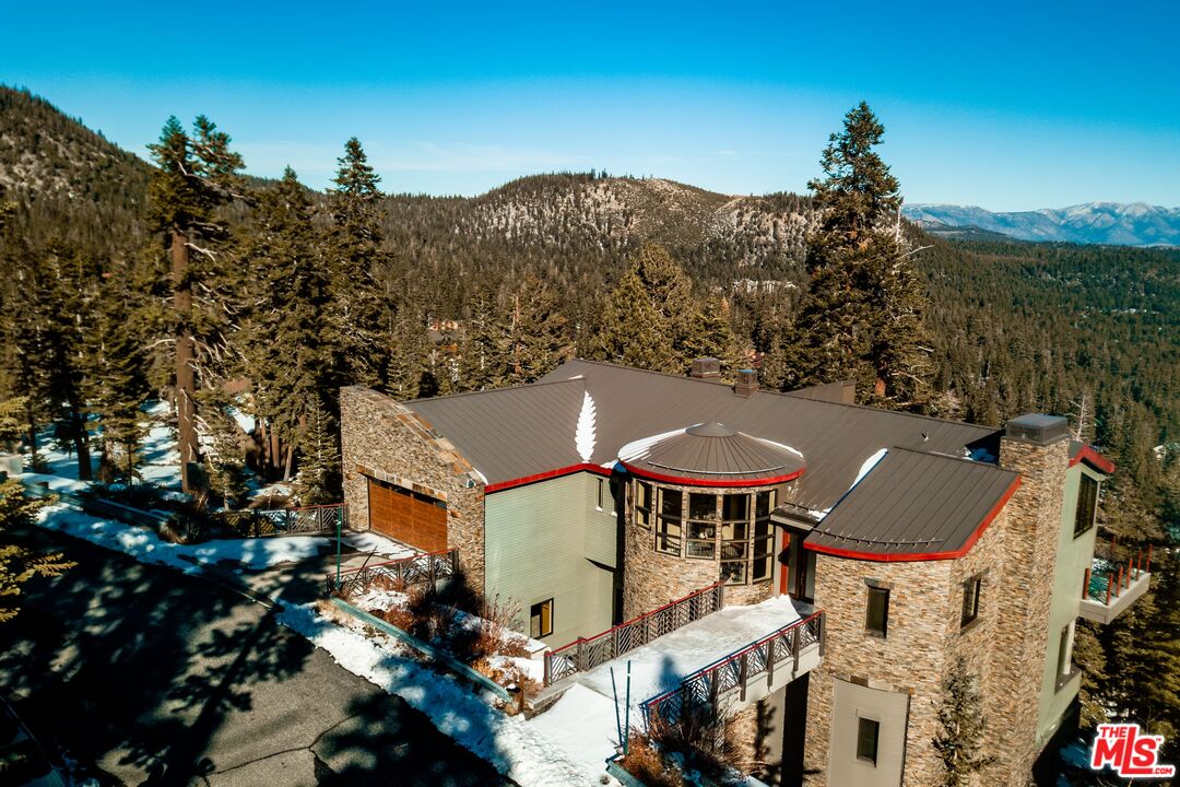 37 Bridges Ln