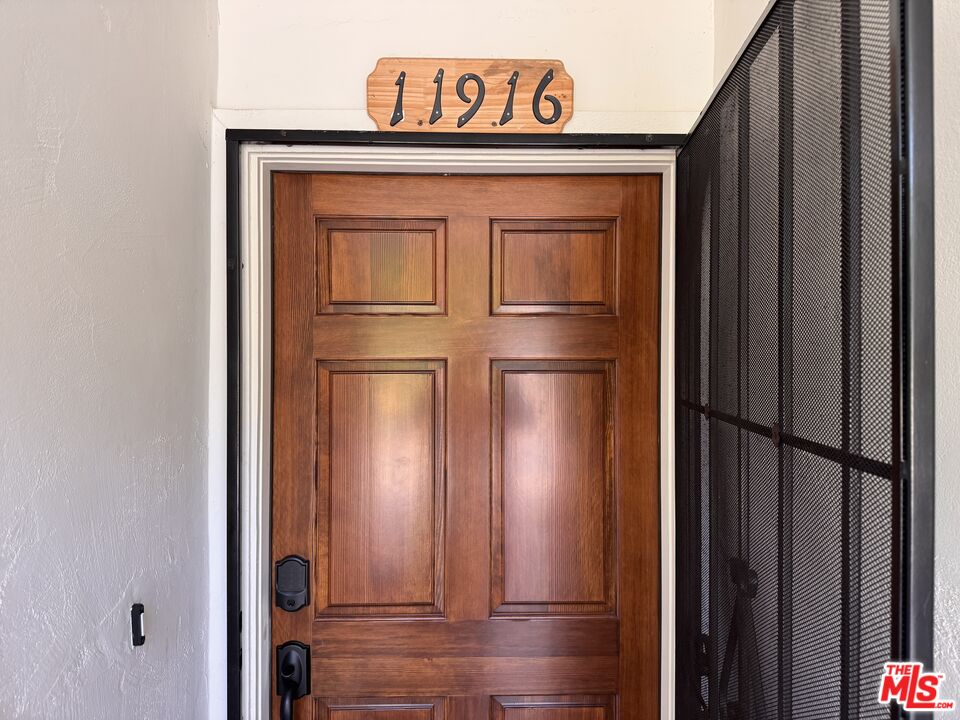 11916 Whalers Ln