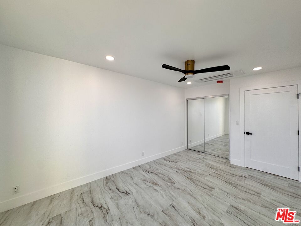 11916 Whalers Ln