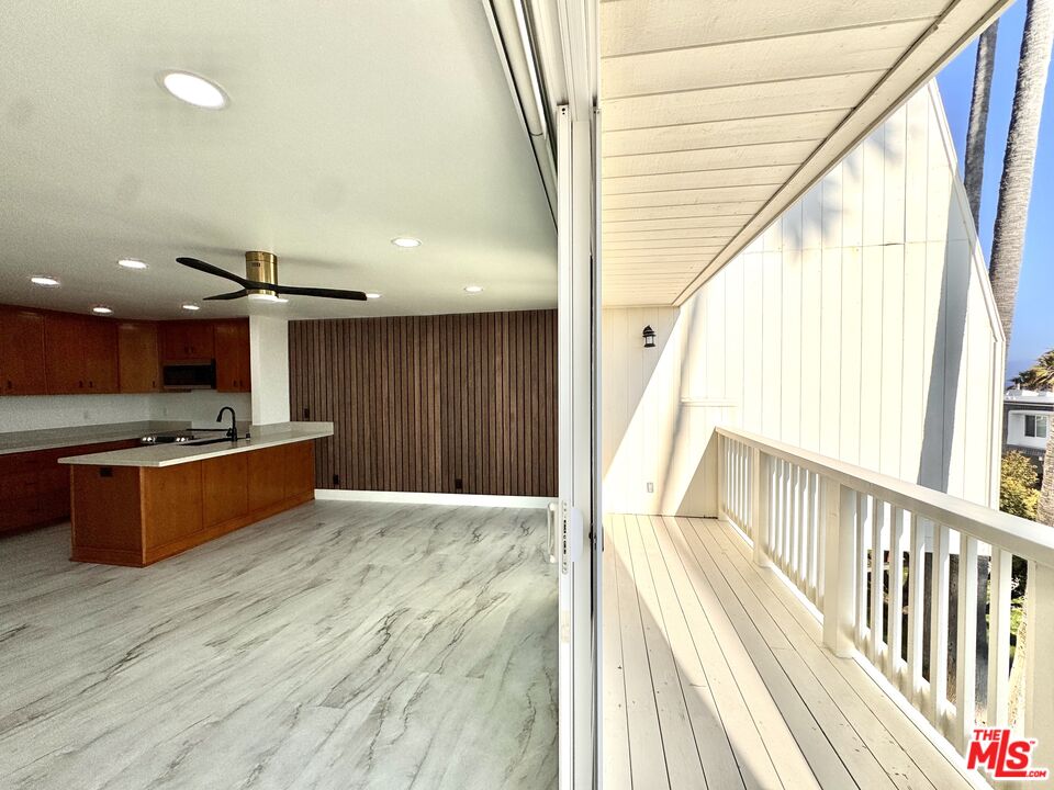 11916 Whalers Ln