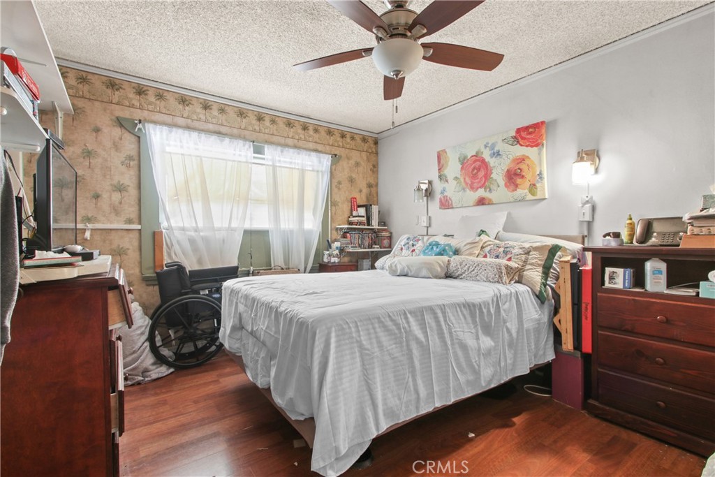 2048 W 68th Street