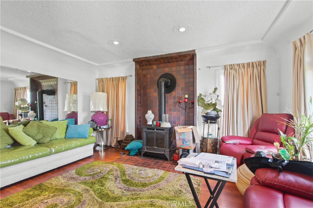 2048 W 68th Street