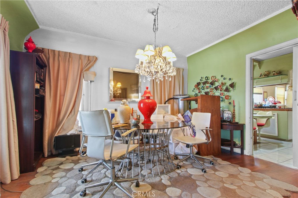 2048 W 68th Street
