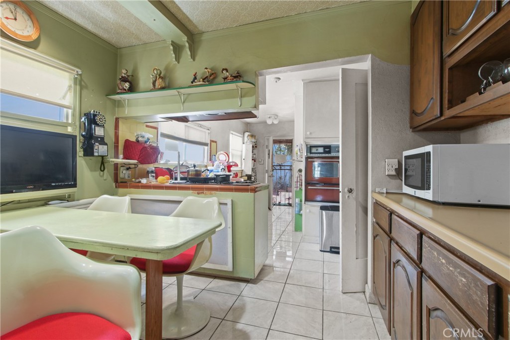 2048 W 68th Street