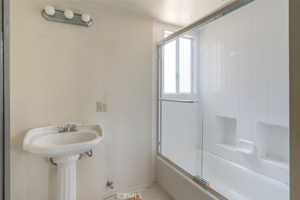 734 Saint John Avenue