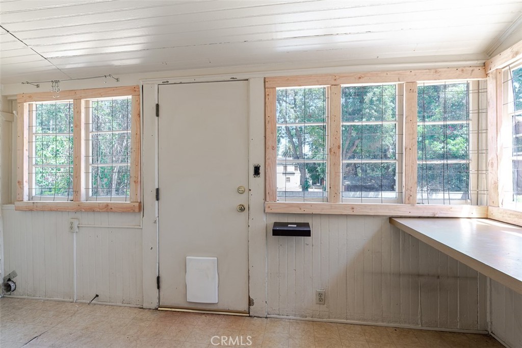 734 Saint John Avenue