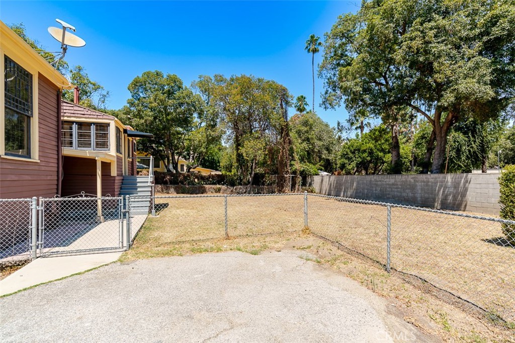 734 Saint John Avenue