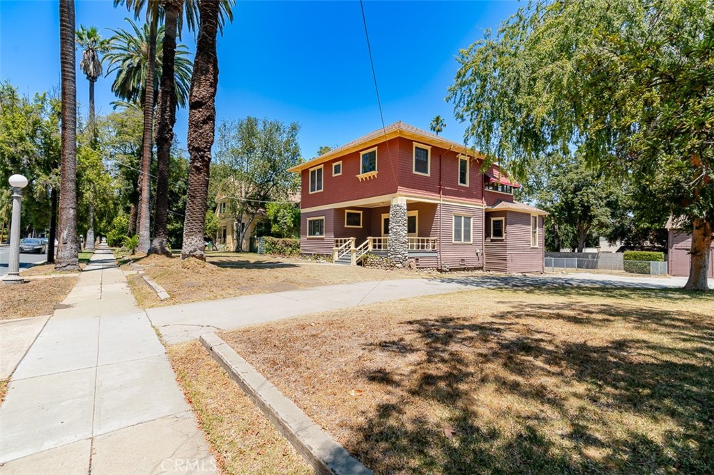 734 Saint John Avenue