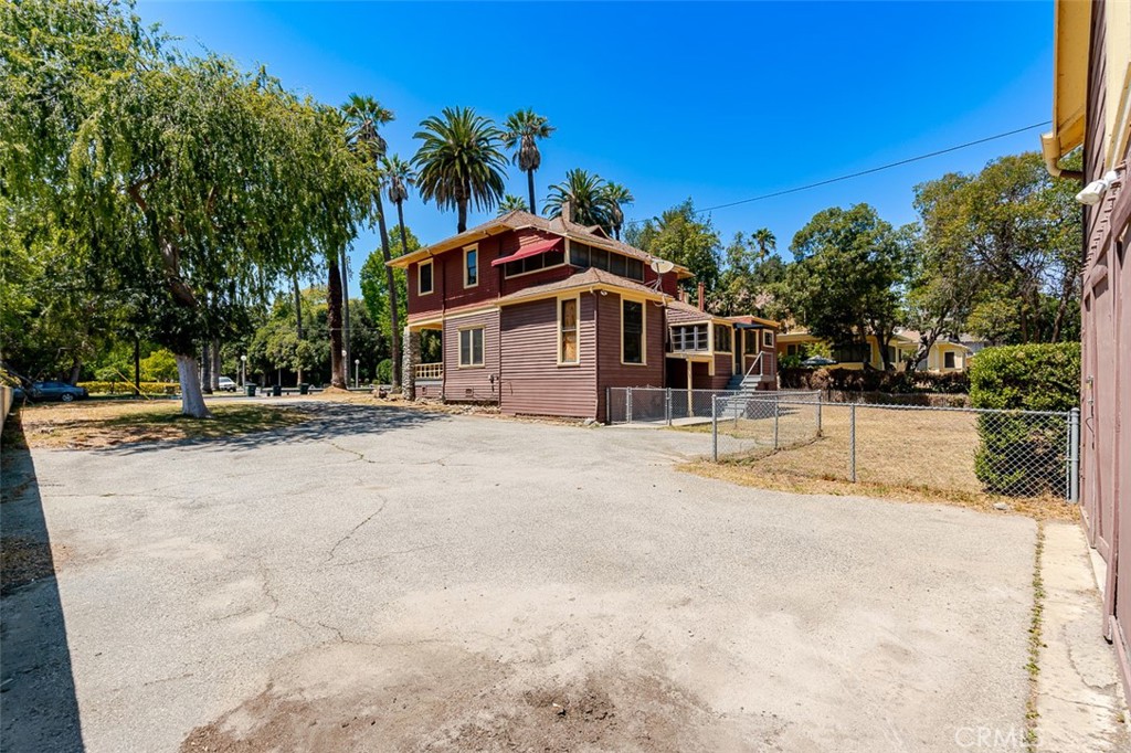 734 Saint John Avenue