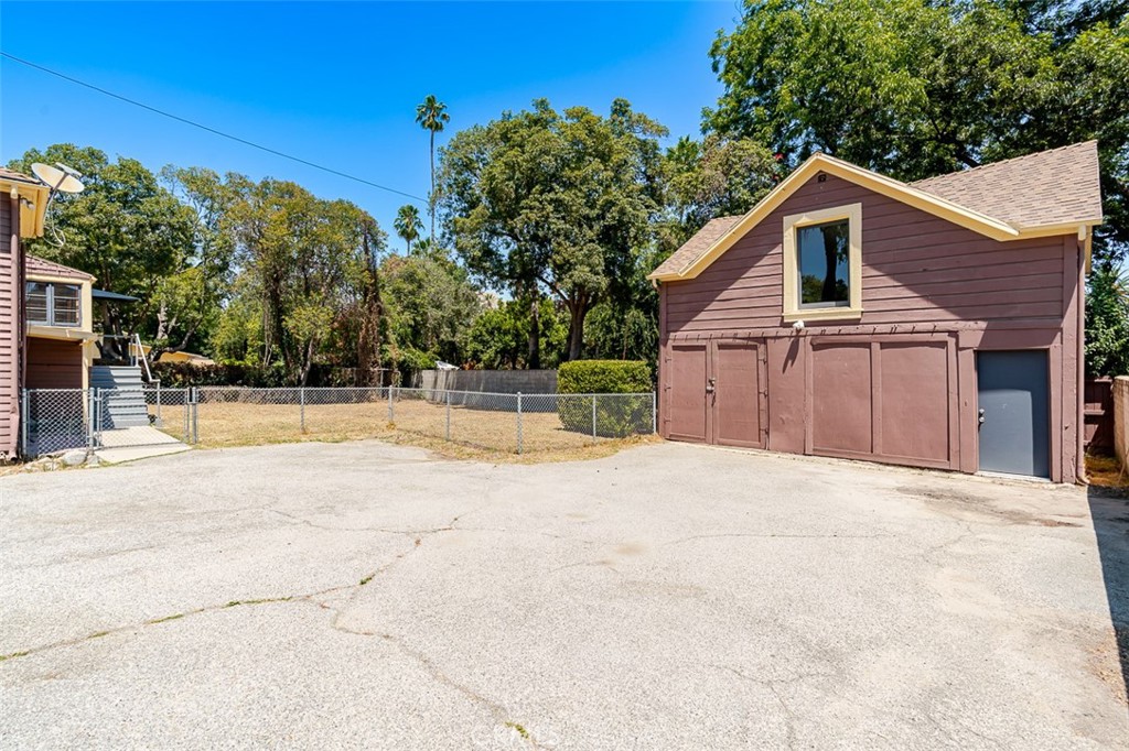 734 Saint John Avenue