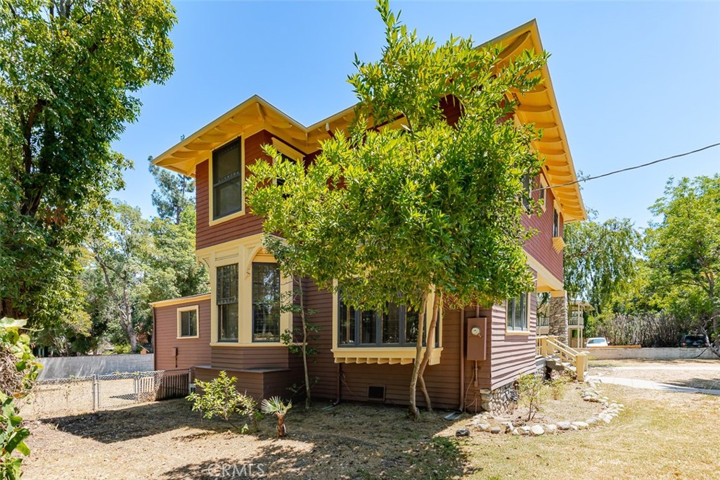 734 Saint John Avenue