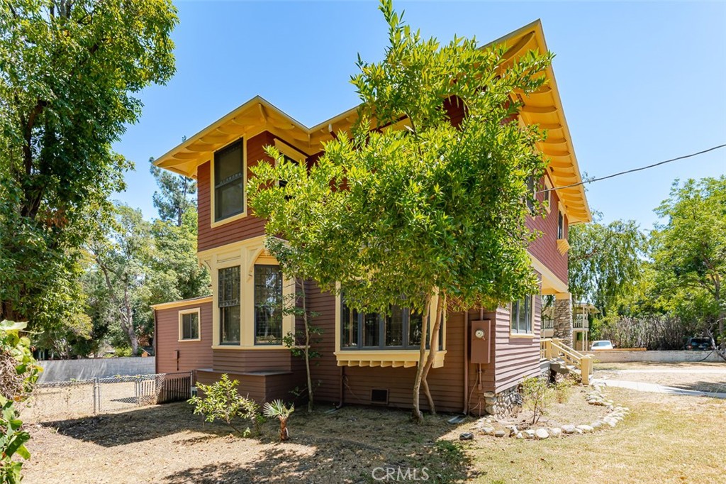 734 Saint John Avenue