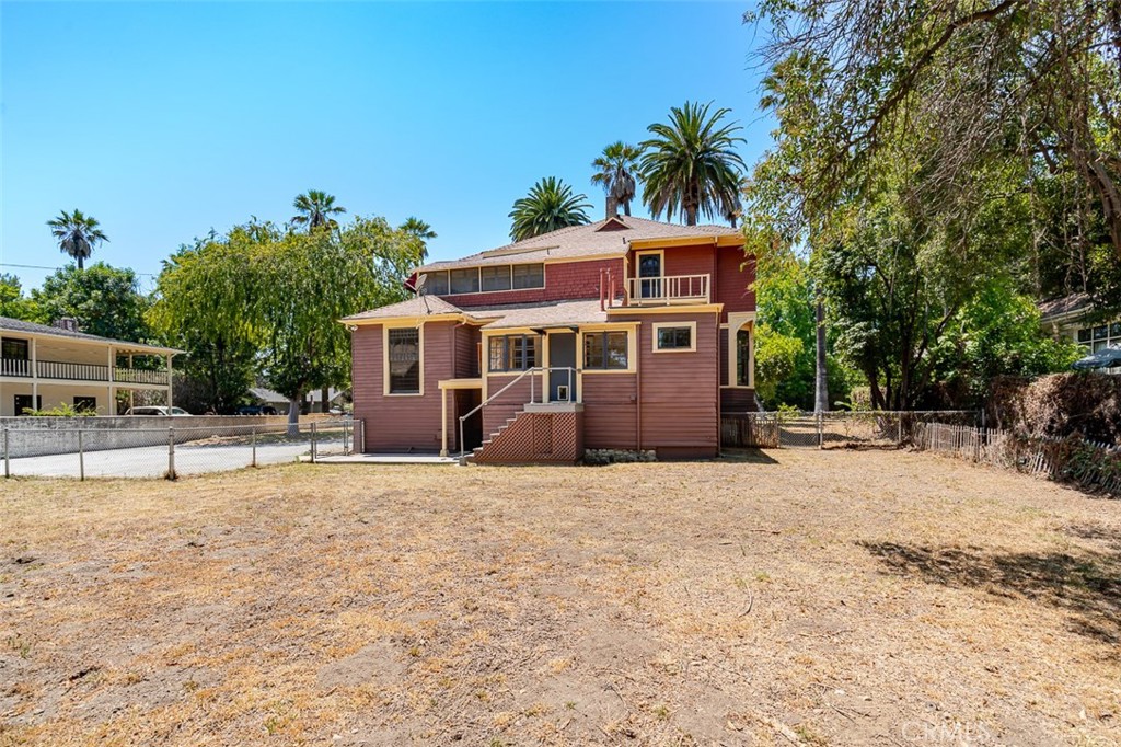 734 Saint John Avenue