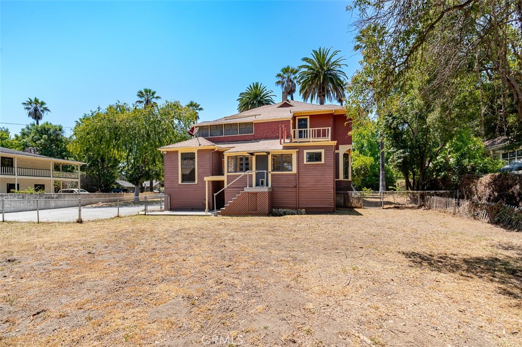 734 Saint John Avenue