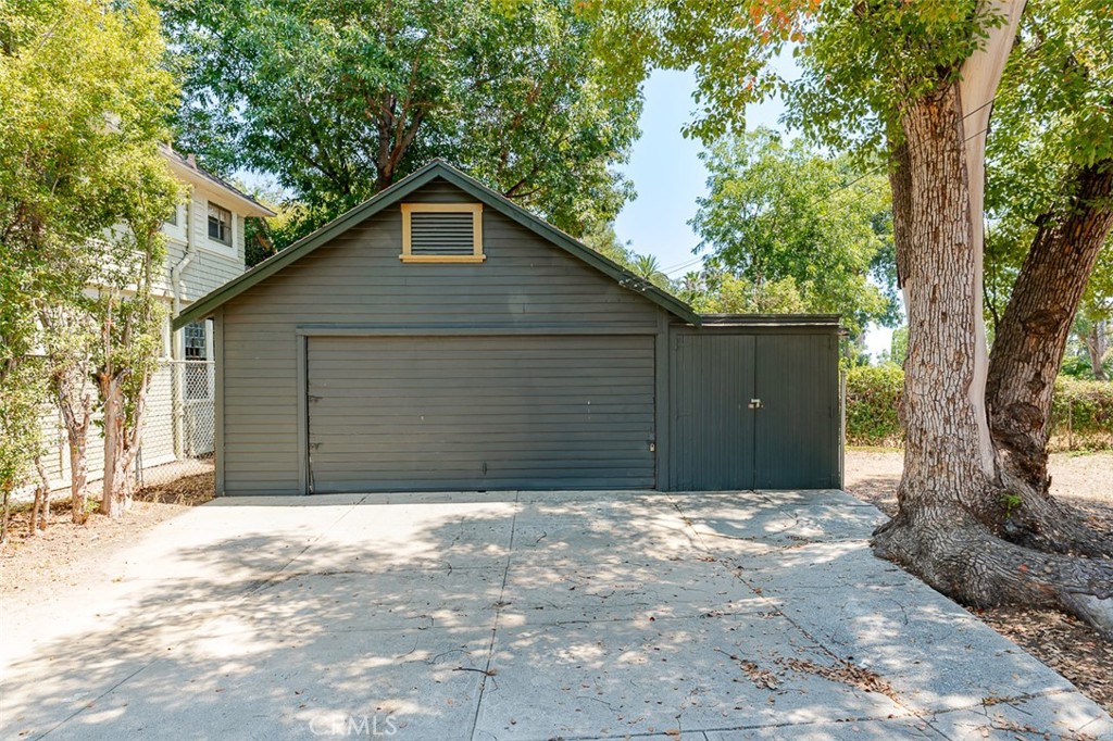 696 Saint John Avenue