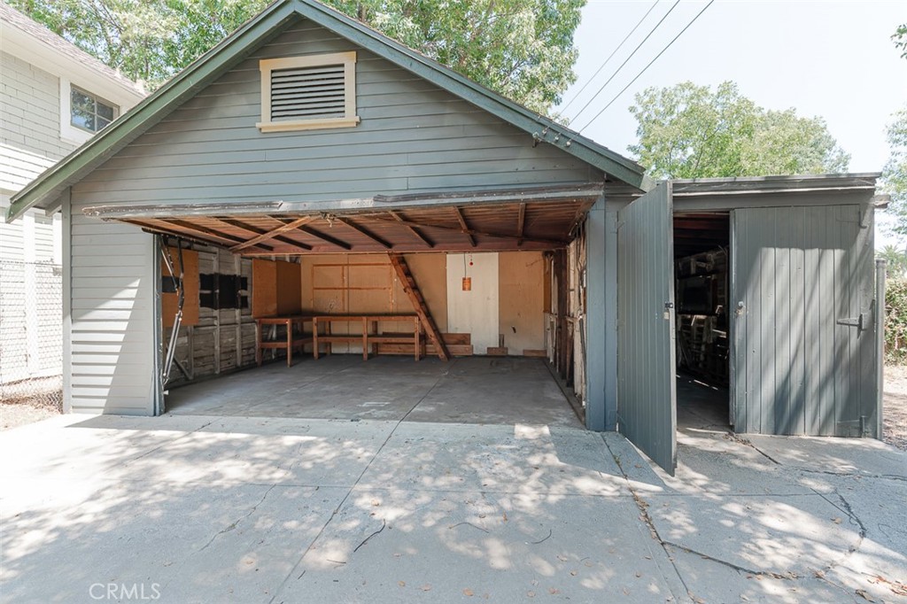 696 Saint John Avenue