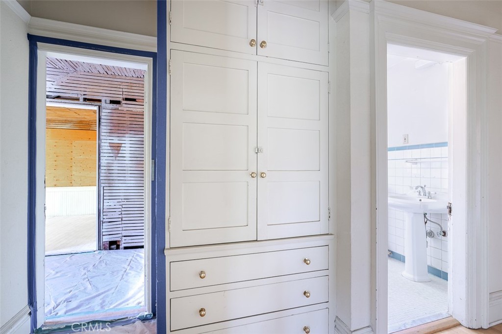 696 Saint John Avenue